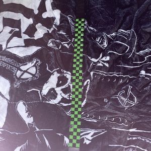 Alternative, checkered Belt.